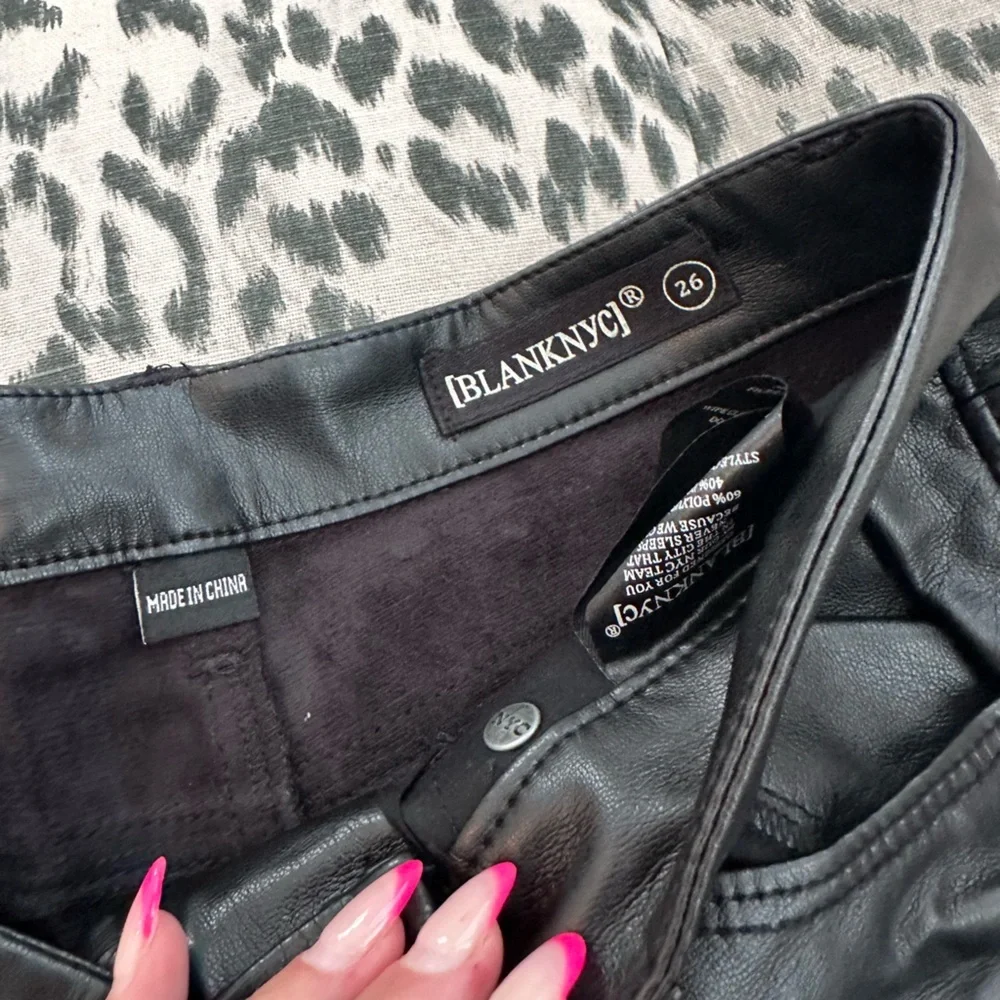 Blank NYC Black Faux Leather Pants Size 26 - Picture 4 of 7